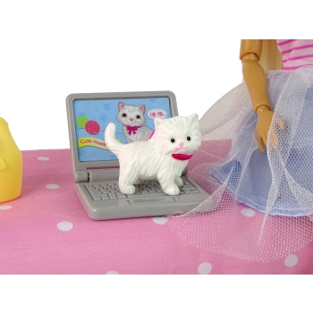 Lalka Anlily w Sypialni Akcesoria Meble Dla Dzieci