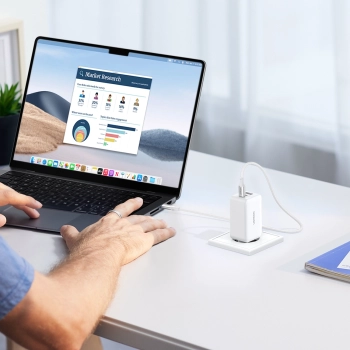 Szybka ładowarka sieciowa GaN 65W USB-A / 2x USB-C biała