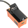 Pompa pneumatyczno-hydrauliczna z pedałem nożnym 700 bar 255 l/min