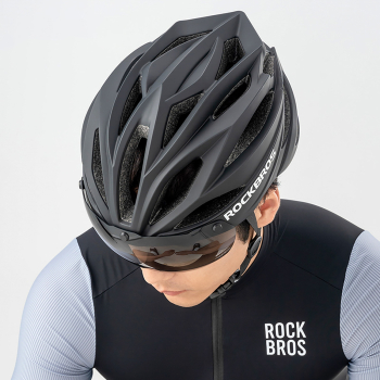 Kask rowerowy z szybką odpinanymi okularami z filtrem UV unisex - czarny