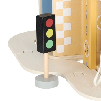 Garaż drewniany parking samochodowy piętrowy stacja benzynowa