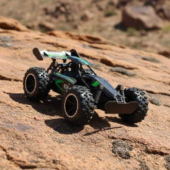 Samochód zdalnie sterowany High Speed Stunt 1;18 18km/h 2,4GHz