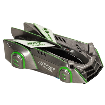 Samochód zdalnie sterowany na pilot laser jeździ po ścianie suficie szary