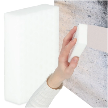 Magiczna gąbka z melaminy usuwa trudne plamy