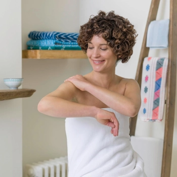 Dove Macadamia & Reismilch Peeling do Ciała 225 ml