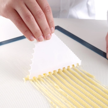  Skrobka cukiernicza trójkątna ZĄBKOWANA ze stali nierdzewnej 110x110mm - HENDI 554227 - zdj. dodatkowe 2