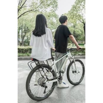  Wytrzymały bagażnik rowerowy z półką i funkcją siodełka i lampką tylną LED czarny - zdj. dodatkowe 10