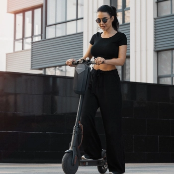  Wodoodporna torba na kierownicę hulajnogi torba na hulajnogę 4 l czarna - zdj. dodatkowe 10