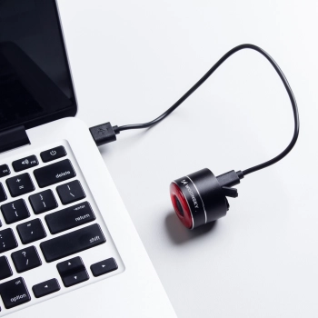  Lampka rowerowa tylna LED USB-C czerwone światło sensor STOP czarna - zdj. dodatkowe 7