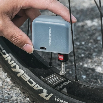  MINI Pompka rowerowa elektryczna USB Schrader Presta 6.9bar 100PSI - czarna - zdj. dodatkowe 3
