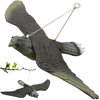 Odstraszacz ptaków gołębi wiszący na balkon jastrząb sokół w locie