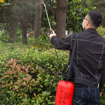  Opryskiwacz ogrodowy ręczny ciśnieniowy 5 l - czerwony - zdj. dodatkowe 2