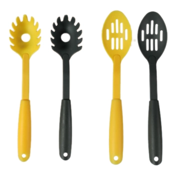 Przybory kuchenne - trzepaczka, łyżka cedzakowa, do makaronu, ugniatacz